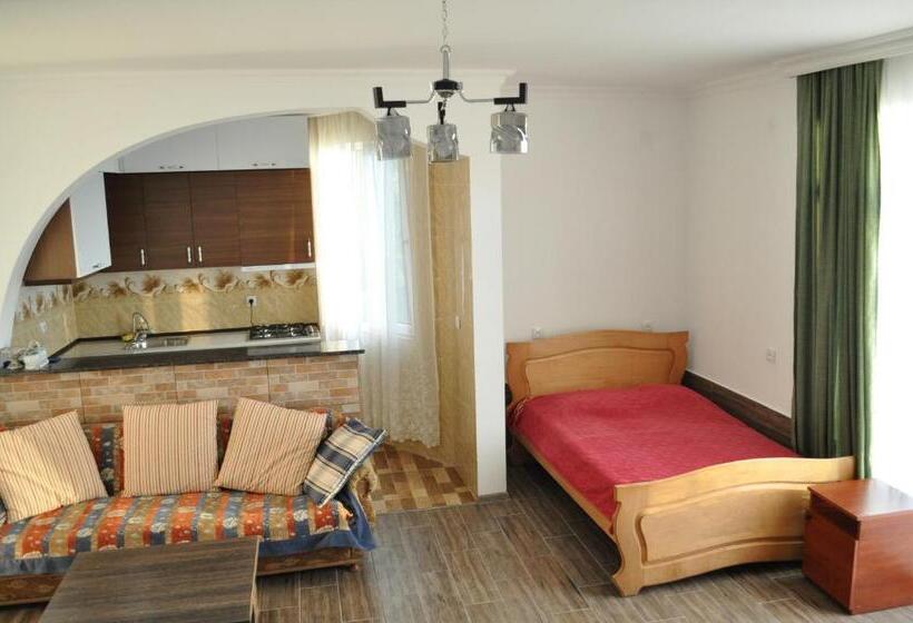 اتاق استاندارد چهار تخته, Akhmed Guest House