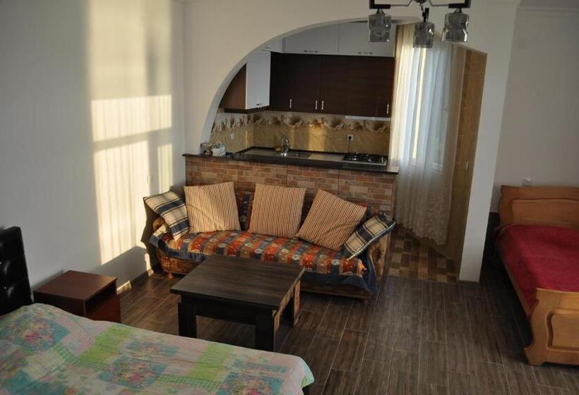 اتاق استاندارد چهار تخته, Akhmed Guest House