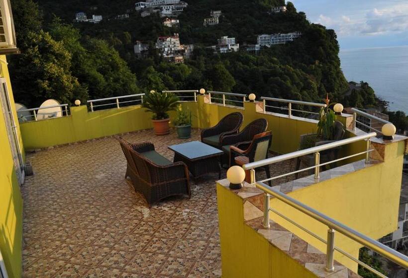 اتاق استاندارد چهار تخته, Akhmed Guest House