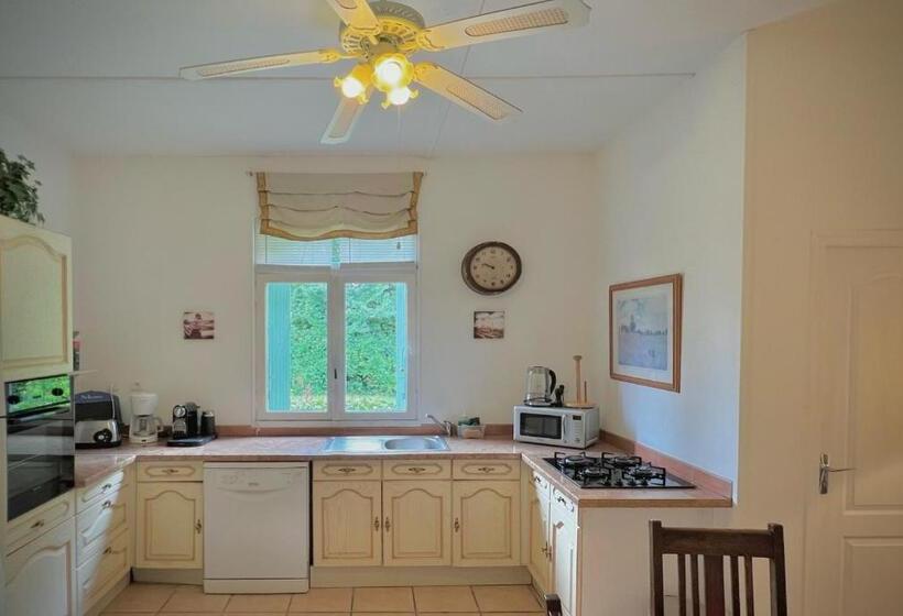 בית, 2 חדרי שינה, Château De Villars