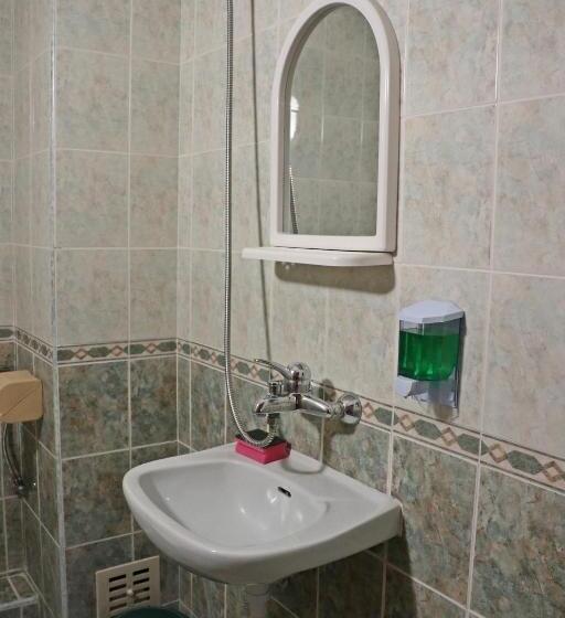 חדר סטנדרט לשלושה עם מרפסת, Guest House Kostadinovi