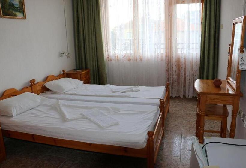 חדר סטנדרט עם מרפסת, Guest House Kostadinovi