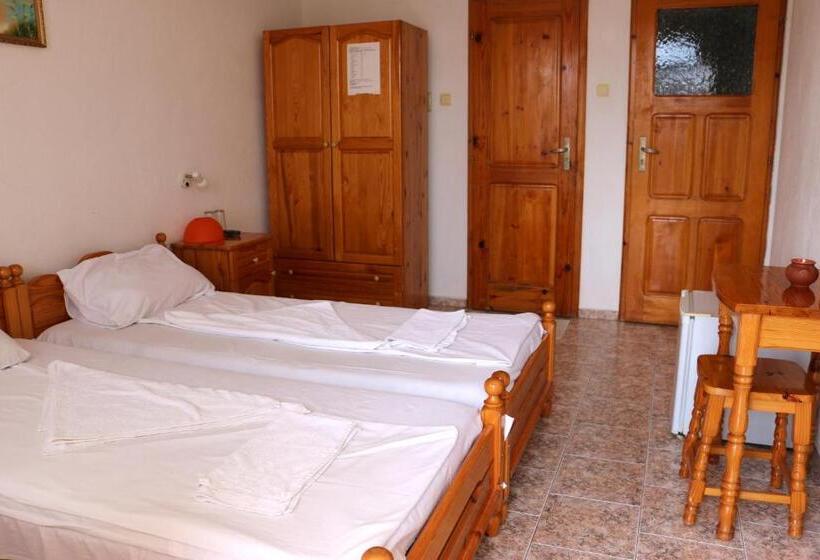 חדר סטנדרט עם מרפסת, Guest House Kostadinovi