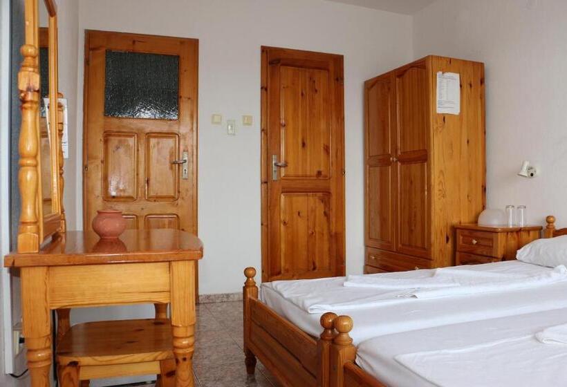 חדר סטנדרט עם מרפסת, Guest House Kostadinovi