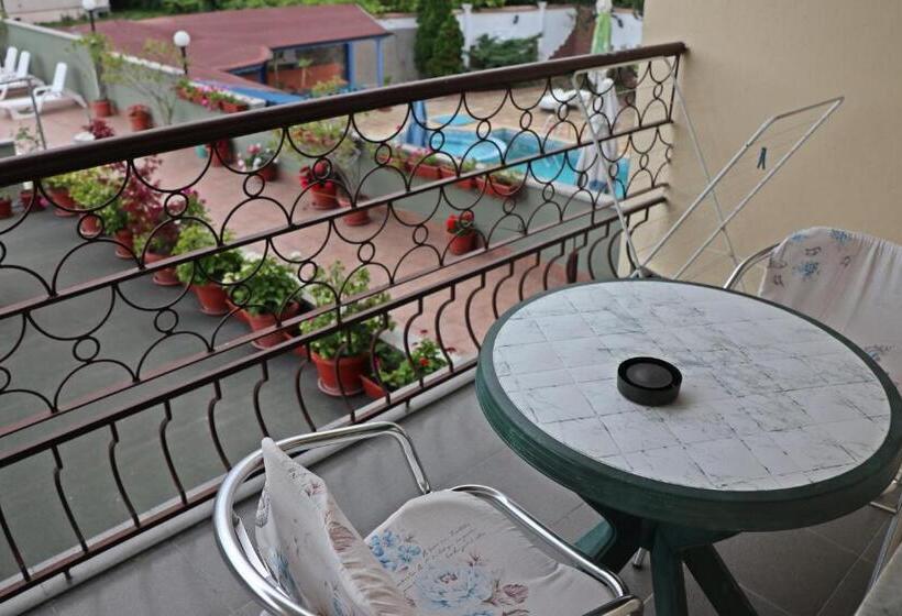 חדר סטנדרט עם מרפסת, Guest House Kostadinovi