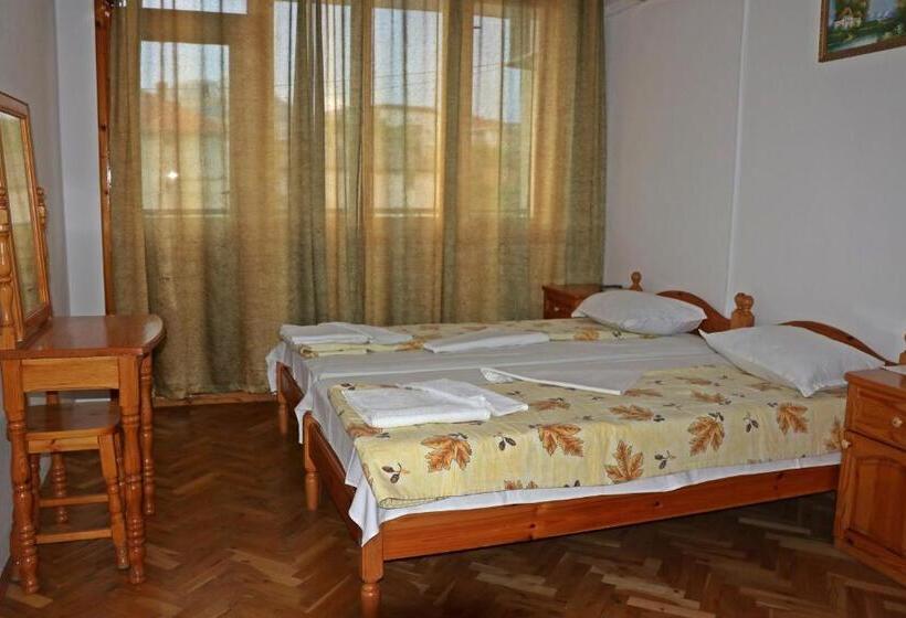 חדר סטנדרט עם מרפסת, Guest House Kostadinovi