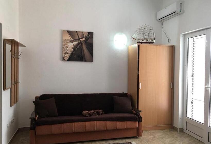 اتاق سوپریور سه تخته, Zvezda Meljine