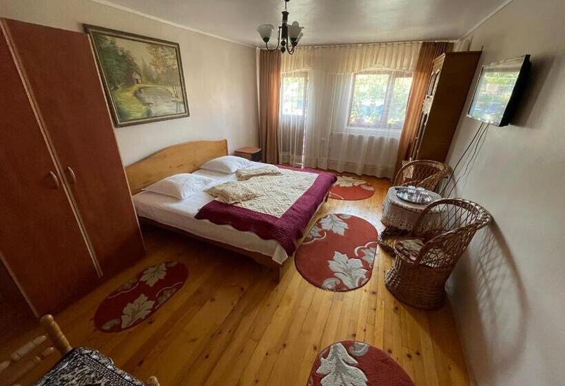 شقة غرفة واحدة, Pensiunea Cristiana