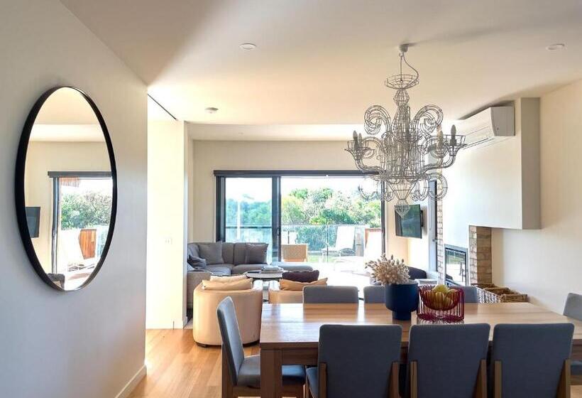 1 Bedroom Apartment Lake View, Broadbeach Inverloch