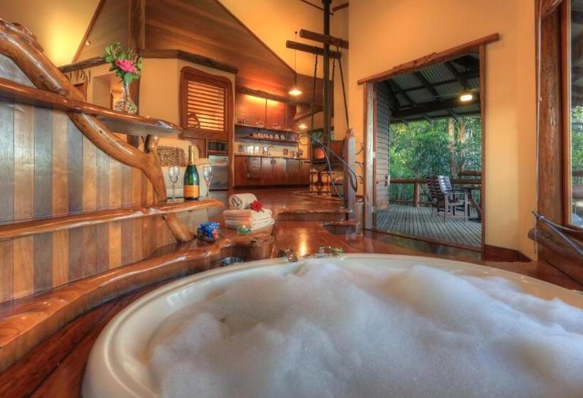 1ベッドルームハウス, Secrets On The Lake