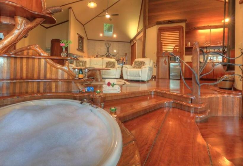 1ベッドルームハウス, Secrets On The Lake