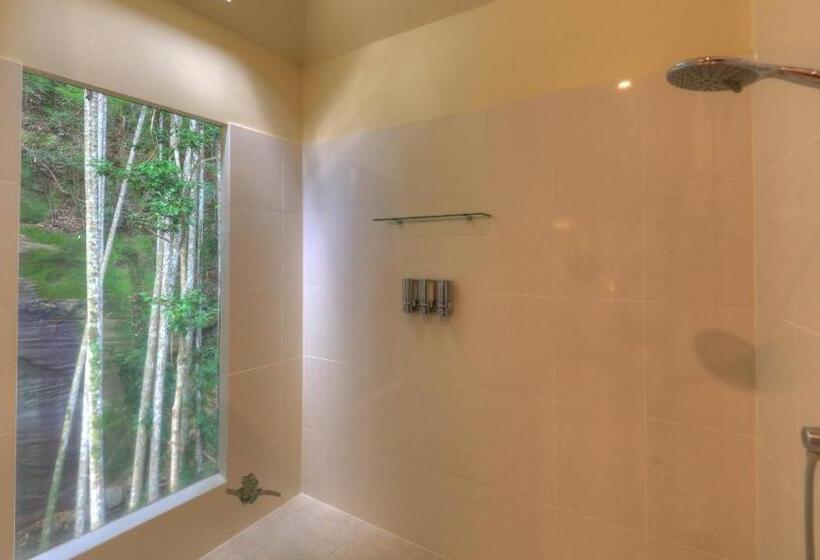 1ベッドルームハウス, Secrets On The Lake