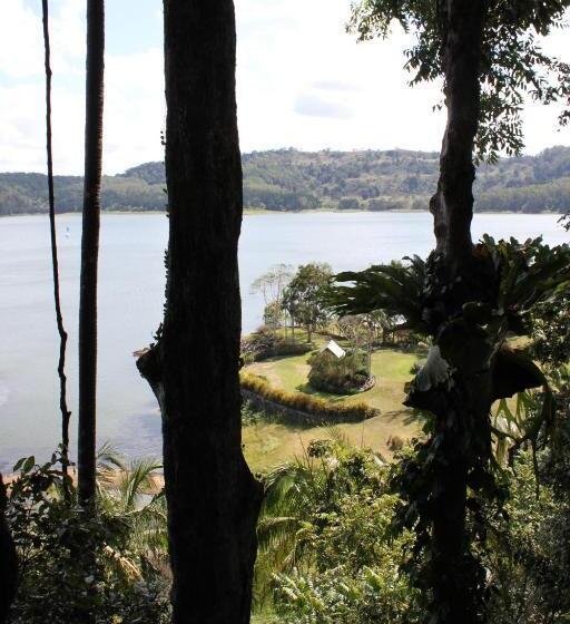 1ベッドルームハウス, Secrets On The Lake