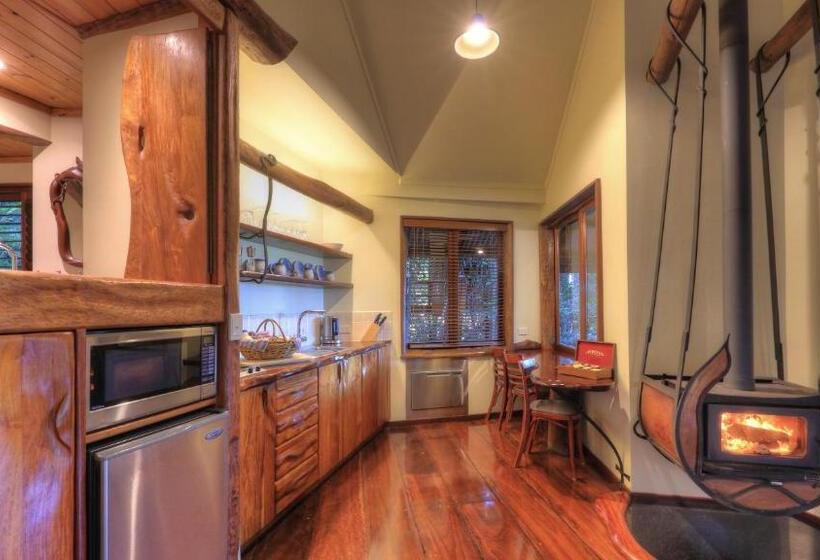 2ベッドルームハウス, Secrets On The Lake