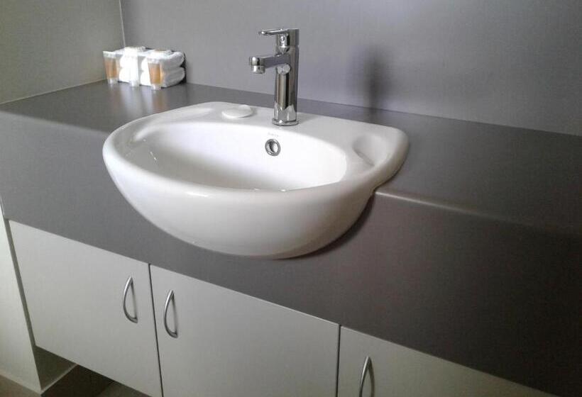 חדר דלוקס, Royal Motel Miles