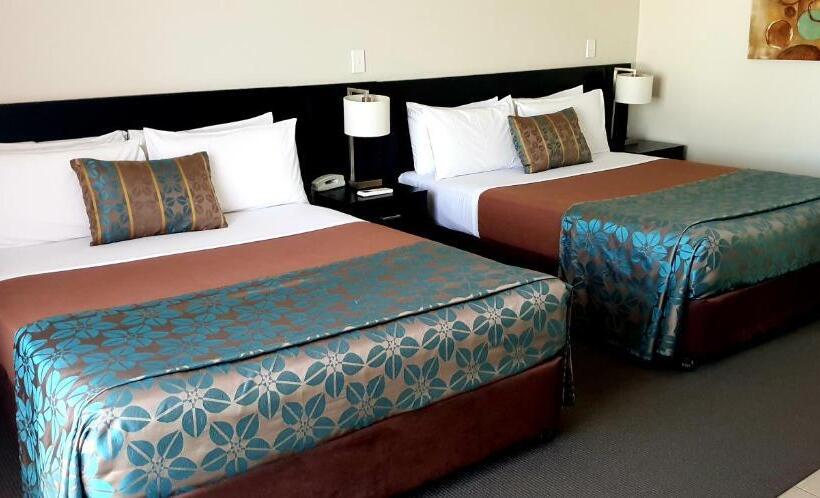 חדר משפחתי דלוקס, Royal Motel Miles