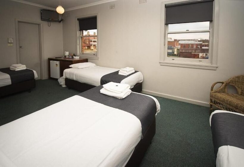 اتاق استاندارد چهار تخته, The George Hotel Bathurst