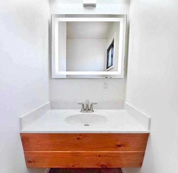 标准间, Lake Crest Inn