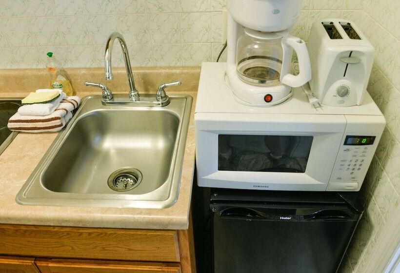 带2个卧室的套房, Lake Crest Inn