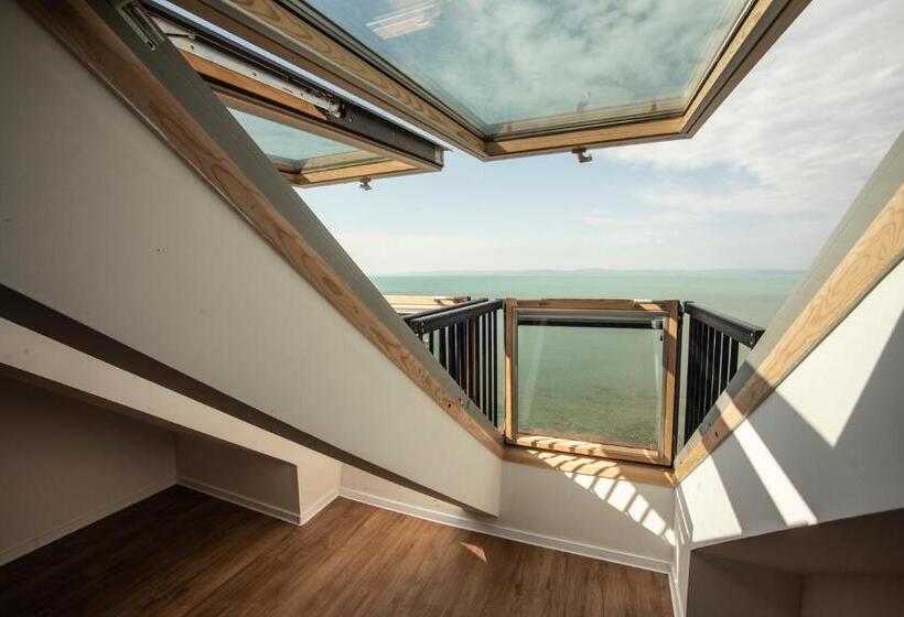 غرفة ديلوكس مطلّة علي البحر مزوَّدة بشُرفة, Dalma Panzió