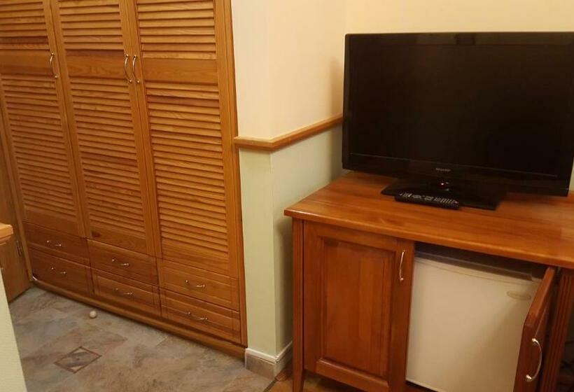 Номер Стандарт, Laetitia Panzió