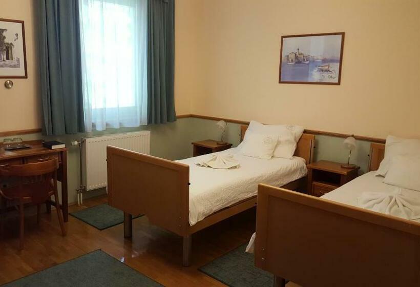 Номер Стандарт, Laetitia Panzió