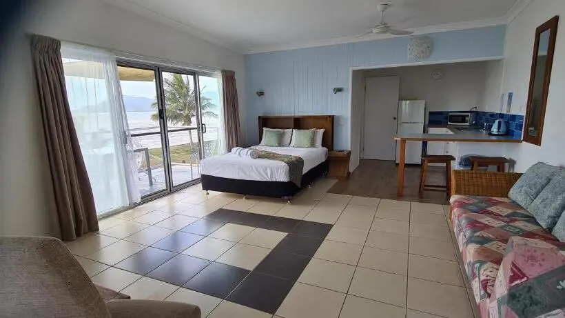 海の見えるスタンダードスタジオ, Cardwell Beachfront Motel