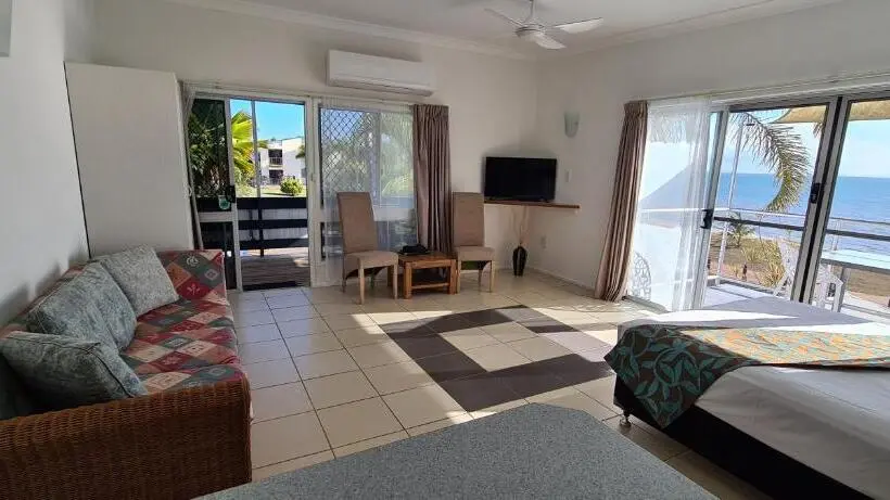 海の見えるスタンダードスタジオ, Cardwell Beachfront Motel
