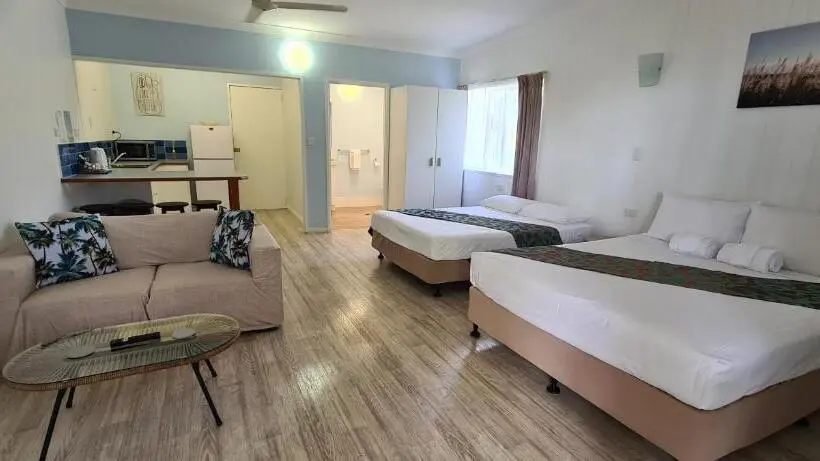 スタンダードスタジオ, Cardwell Beachfront Motel