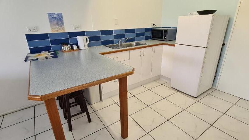 스탠다드 스튜디오, Cardwell Beachfront Motel