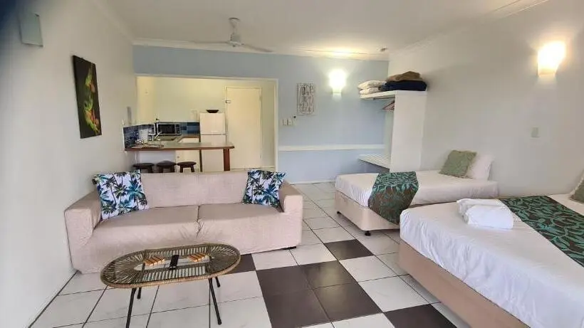 スタンダードスタジオ, Cardwell Beachfront Motel