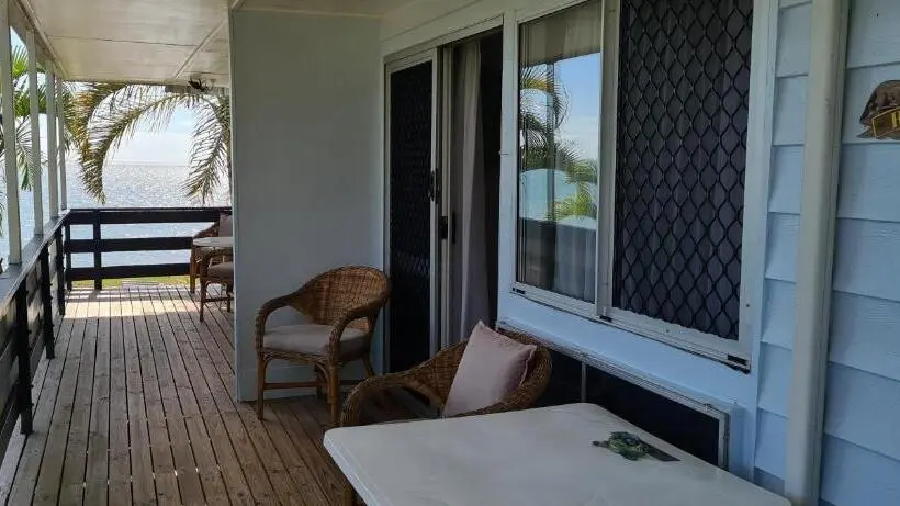 スタンダードスタジオ, Cardwell Beachfront Motel