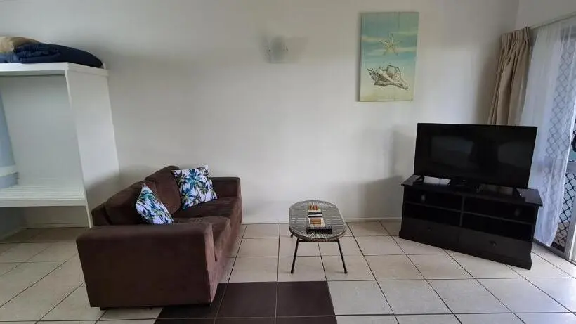 スタンダードスタジオ, Cardwell Beachfront Motel