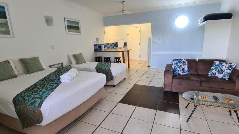 스탠다드 스튜디오, Cardwell Beachfront Motel