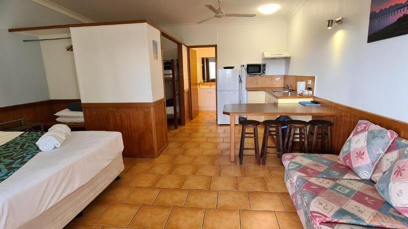 Семейный Номер Боковой Вид на Море, Cardwell Beachfront Motel