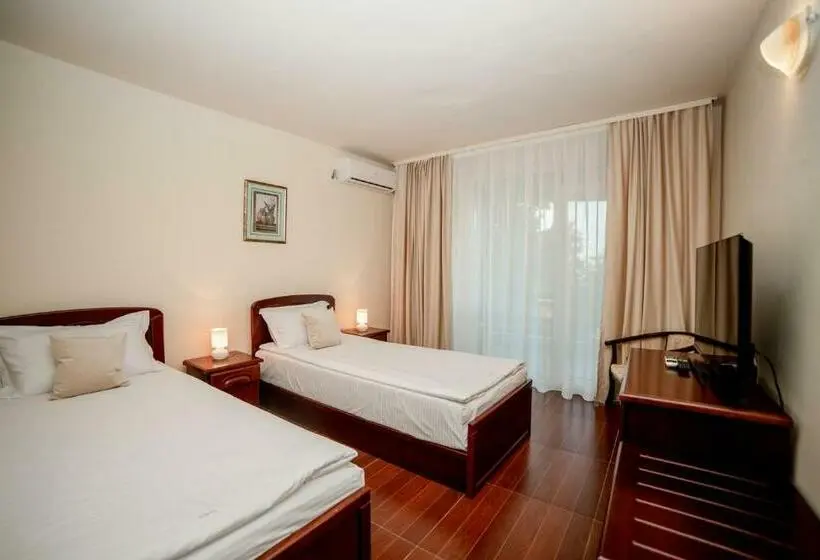Chambre Standard, Corina