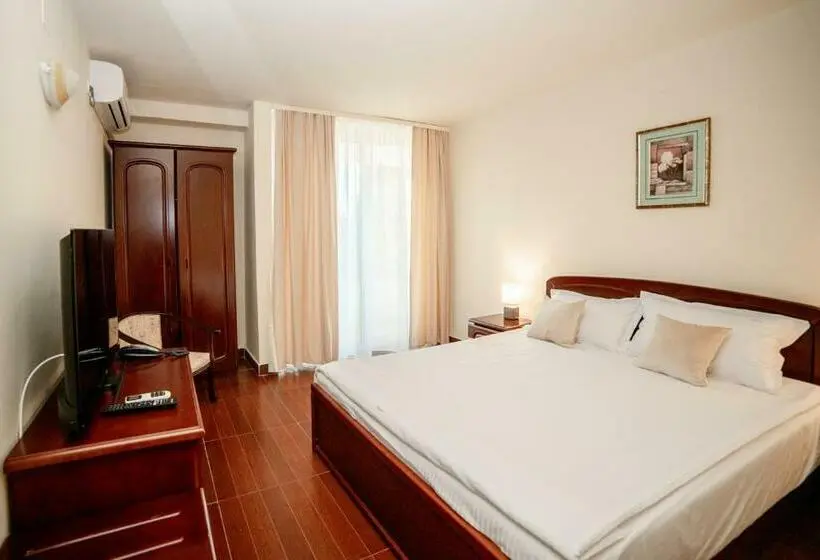Chambre Standard, Corina