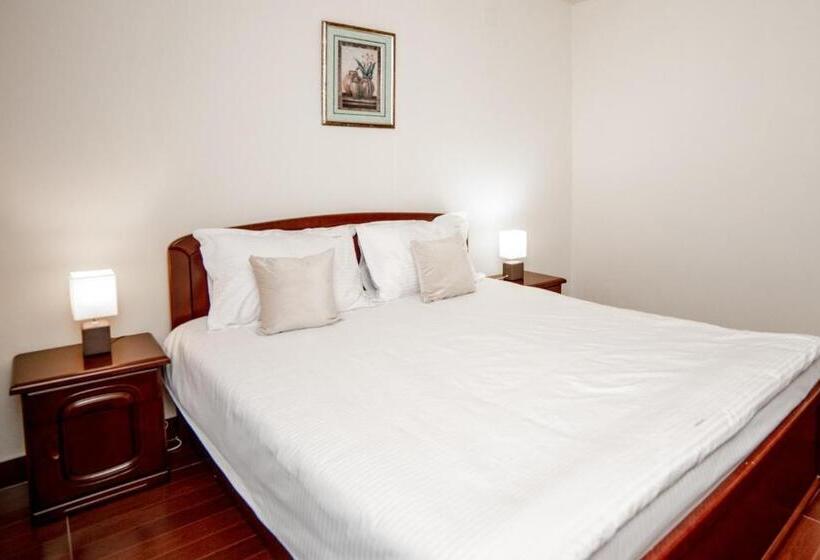 标准房带园景, Corina