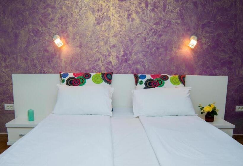 低层单卧公寓, Corina