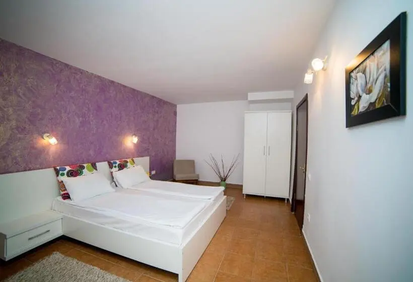 Appartement 1 Chambre Rez-de-Chaussée, Corina