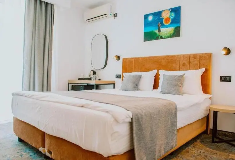 Chambre Deluxe, Corina