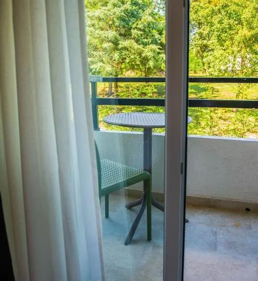 Chambre Deluxe, Corina