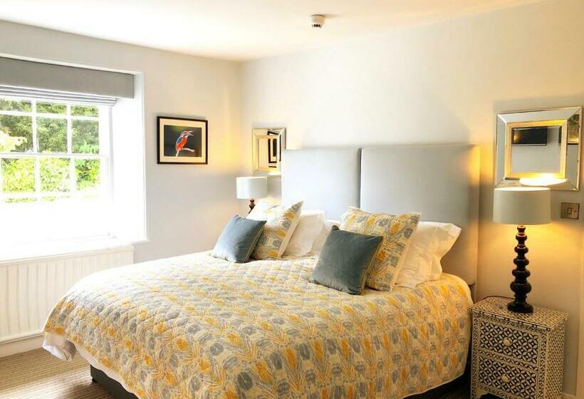 Suíte Familiar, The Red Lion