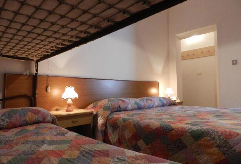 חדר סטנדרט לארבעה, Villa Svizzera