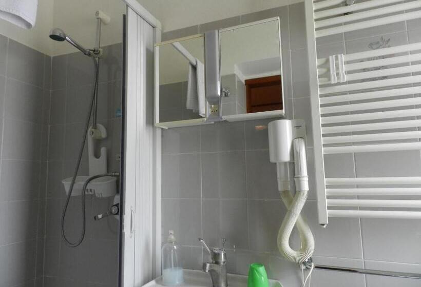 חדר סטנדרט לארבעה, Villa Svizzera