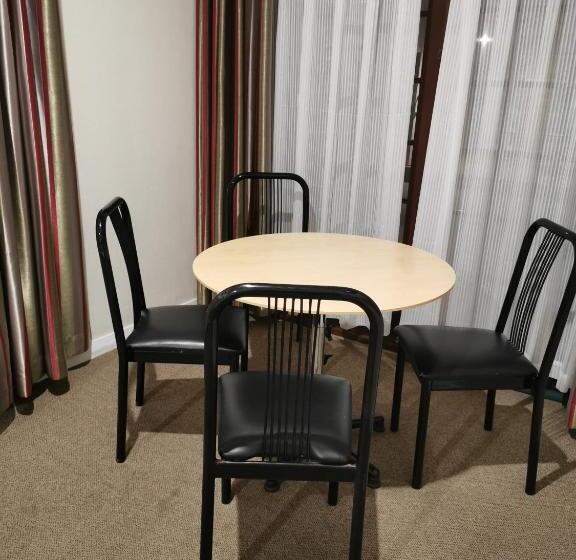 חדר משפחתי, Poplars Inn Mittagong