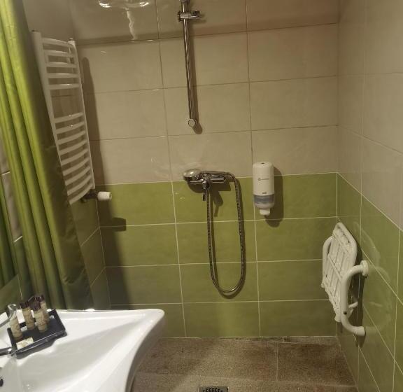 غرفة قياسية لذوى الاحتياجات الخاصة, Casa Dos Poços