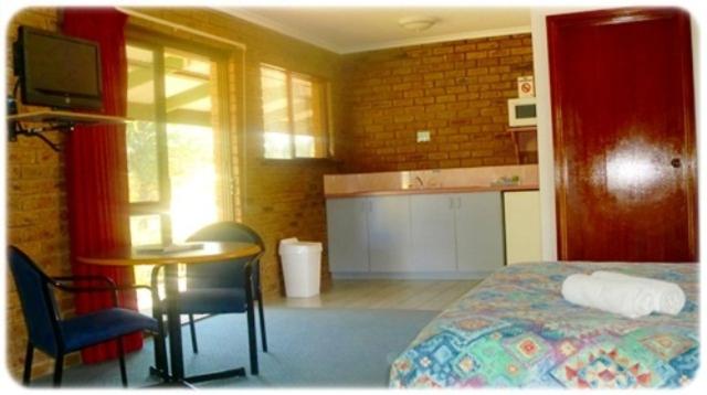 标准单人间, Tooleybuc Motel