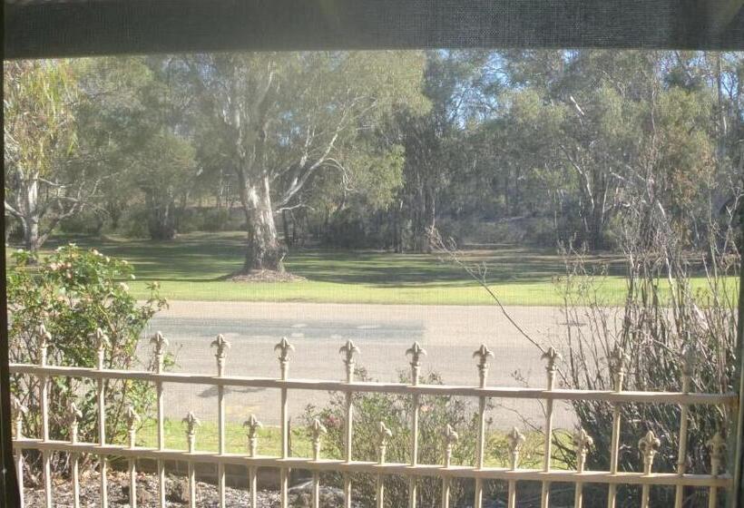 标准间, Tooleybuc Motel