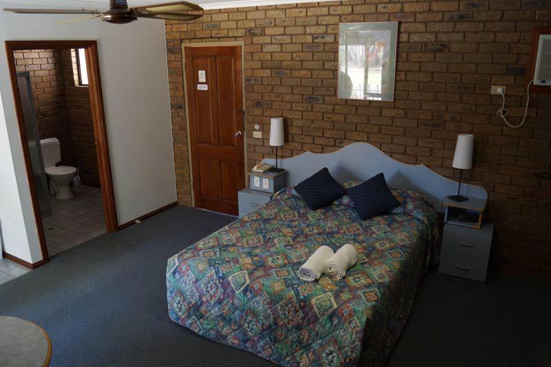 标准间, Tooleybuc Motel